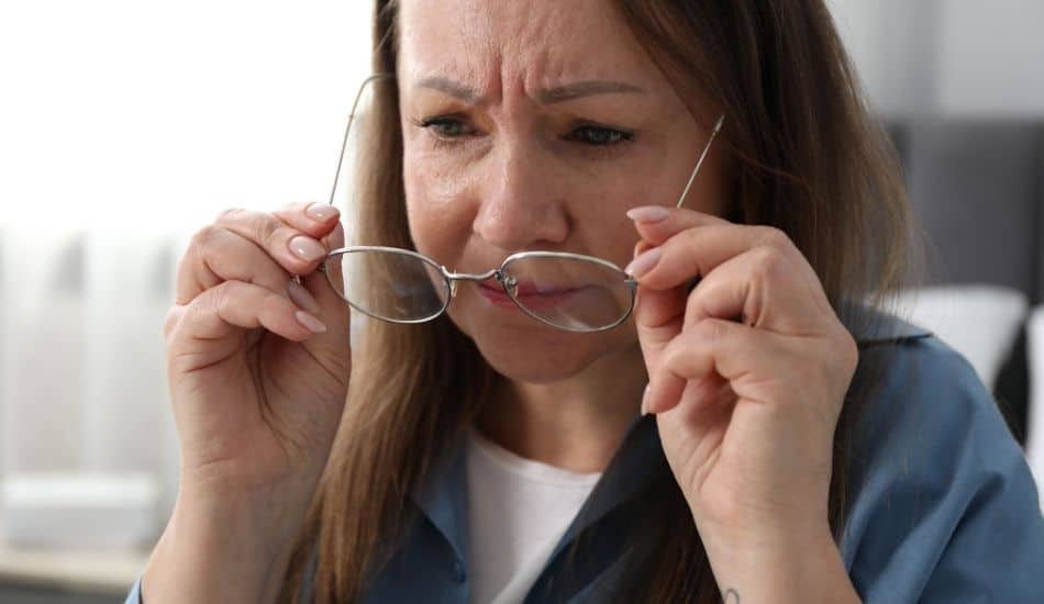 Visión borrosa intermitente en cerca en adultos